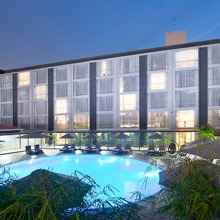 Eastin Grand Hotel Saigon Хошимин Екстериор снимка The hotel's swimming pool