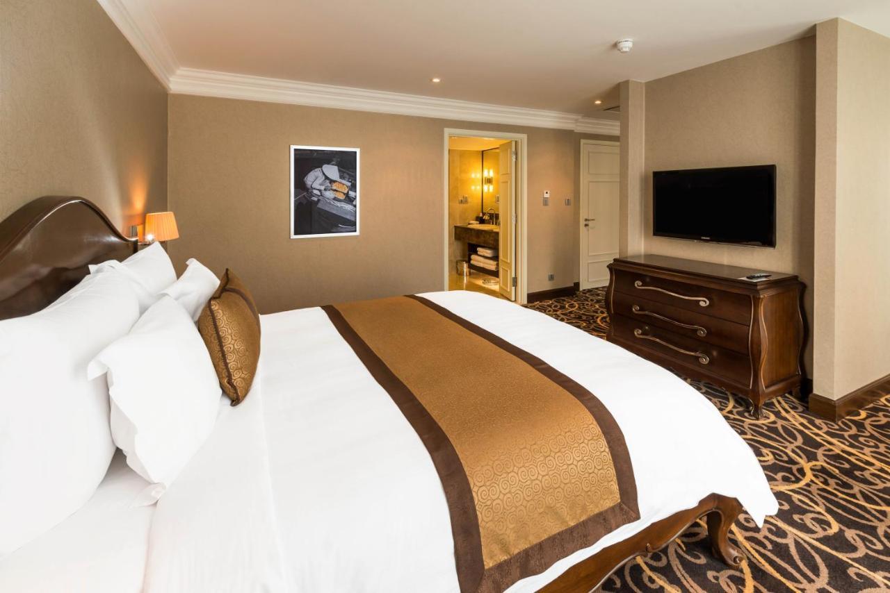 Eastin Grand Hotel Saigon Хошимин Екстериор снимка A bedroom at the hotel