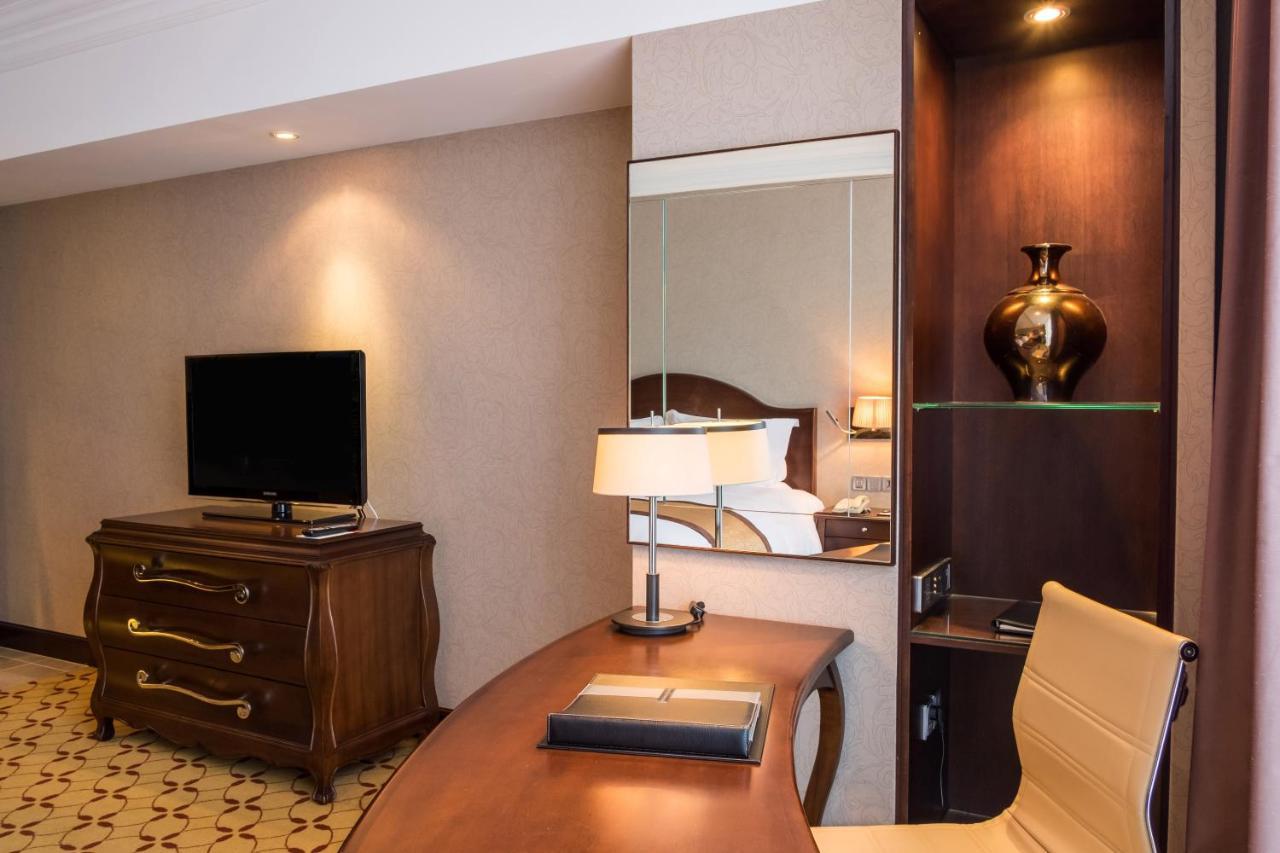 Eastin Grand Hotel Saigon Хошимин Екстериор снимка A room at the hotel