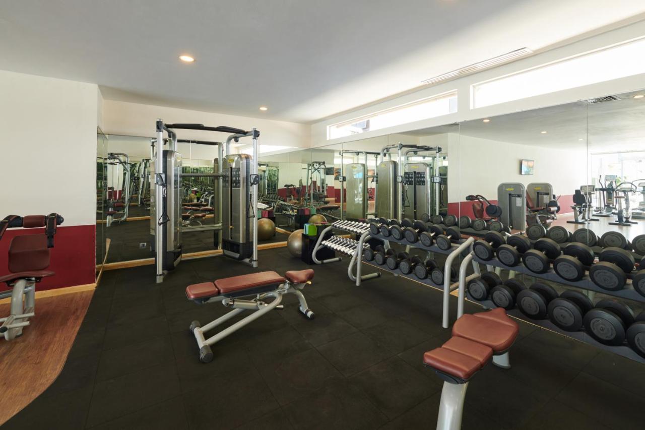 Eastin Grand Hotel Saigon Хошимин Екстериор снимка The gym at the hotel