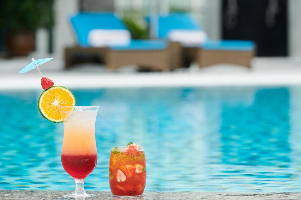 Eastin Grand Hotel Saigon Хошимин Екстериор снимка Poolside drinks