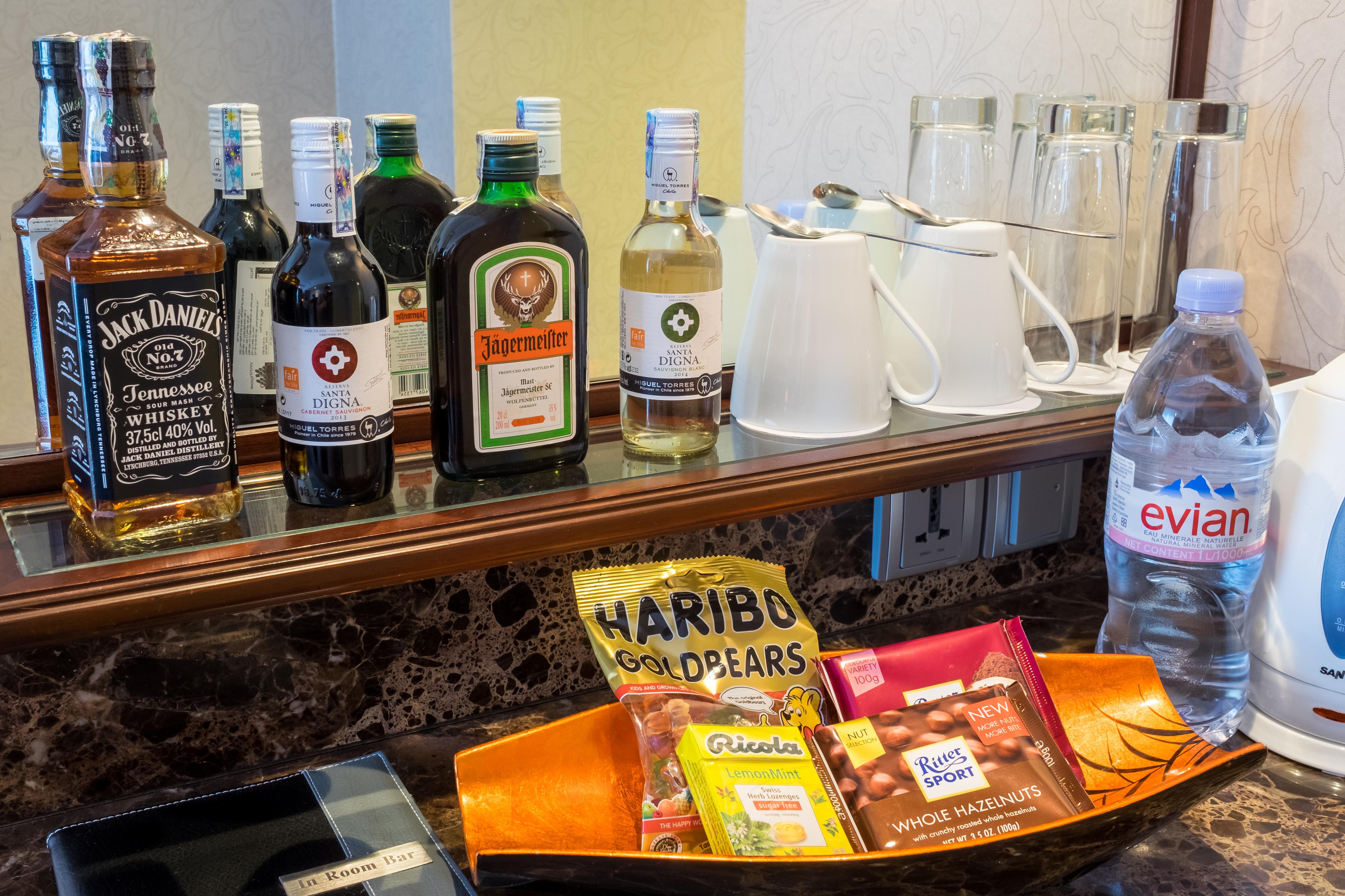 Eastin Grand Hotel Saigon Хошимин Екстериор снимка A typical hotel minibar