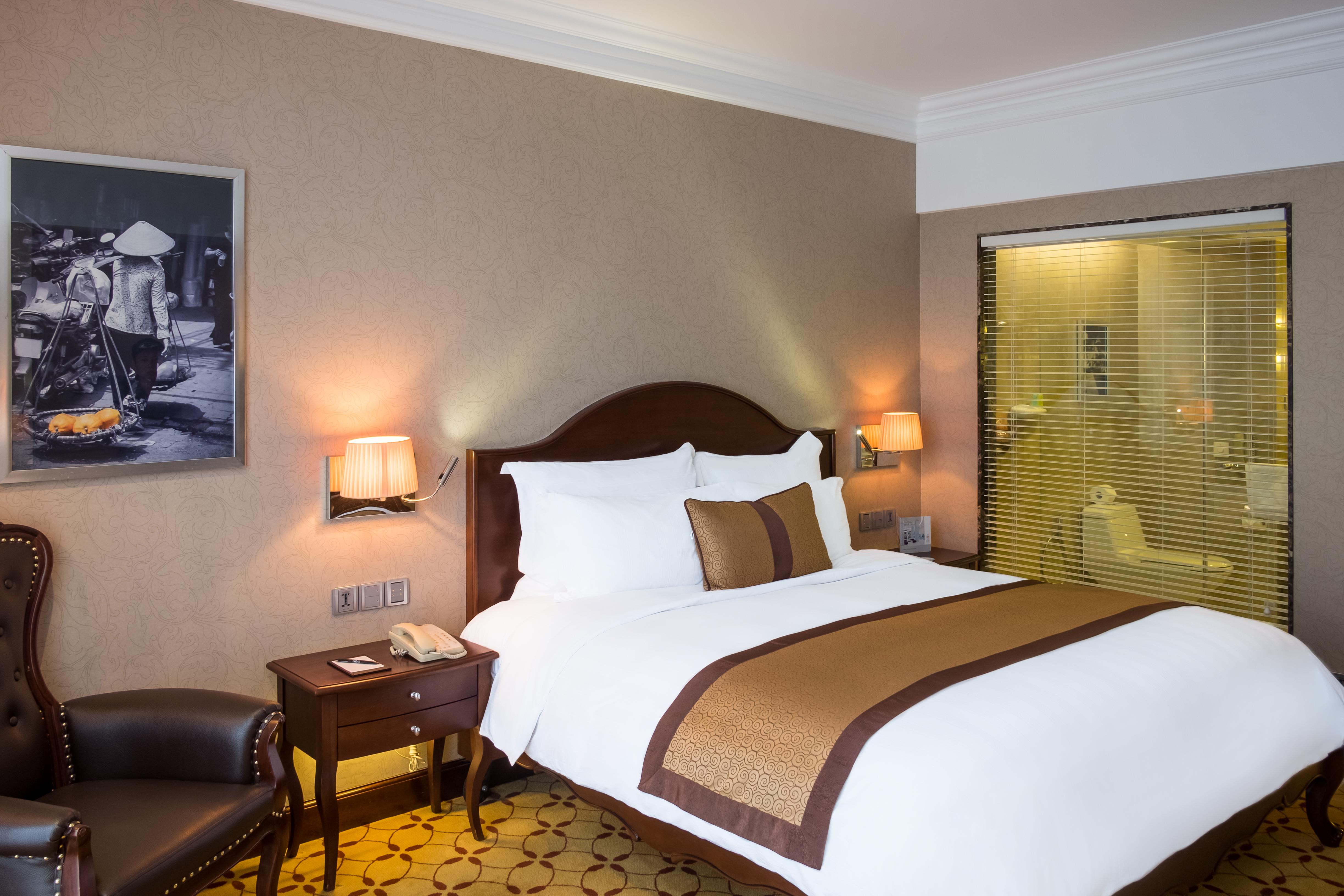 Eastin Grand Hotel Saigon Хошимин Екстериор снимка A room at the hotel