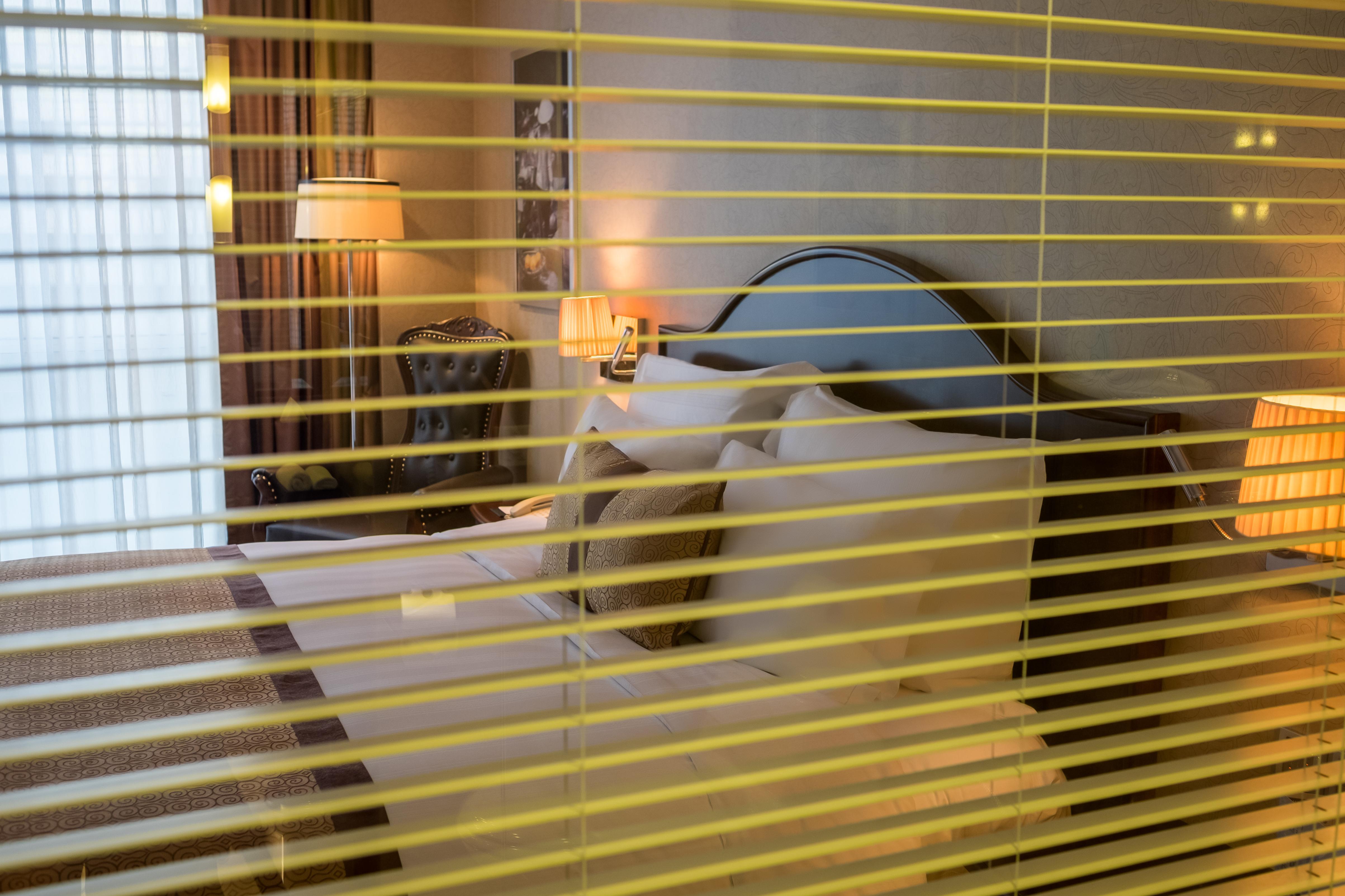 Eastin Grand Hotel Saigon Хошимин Екстериор снимка A venetian blind
