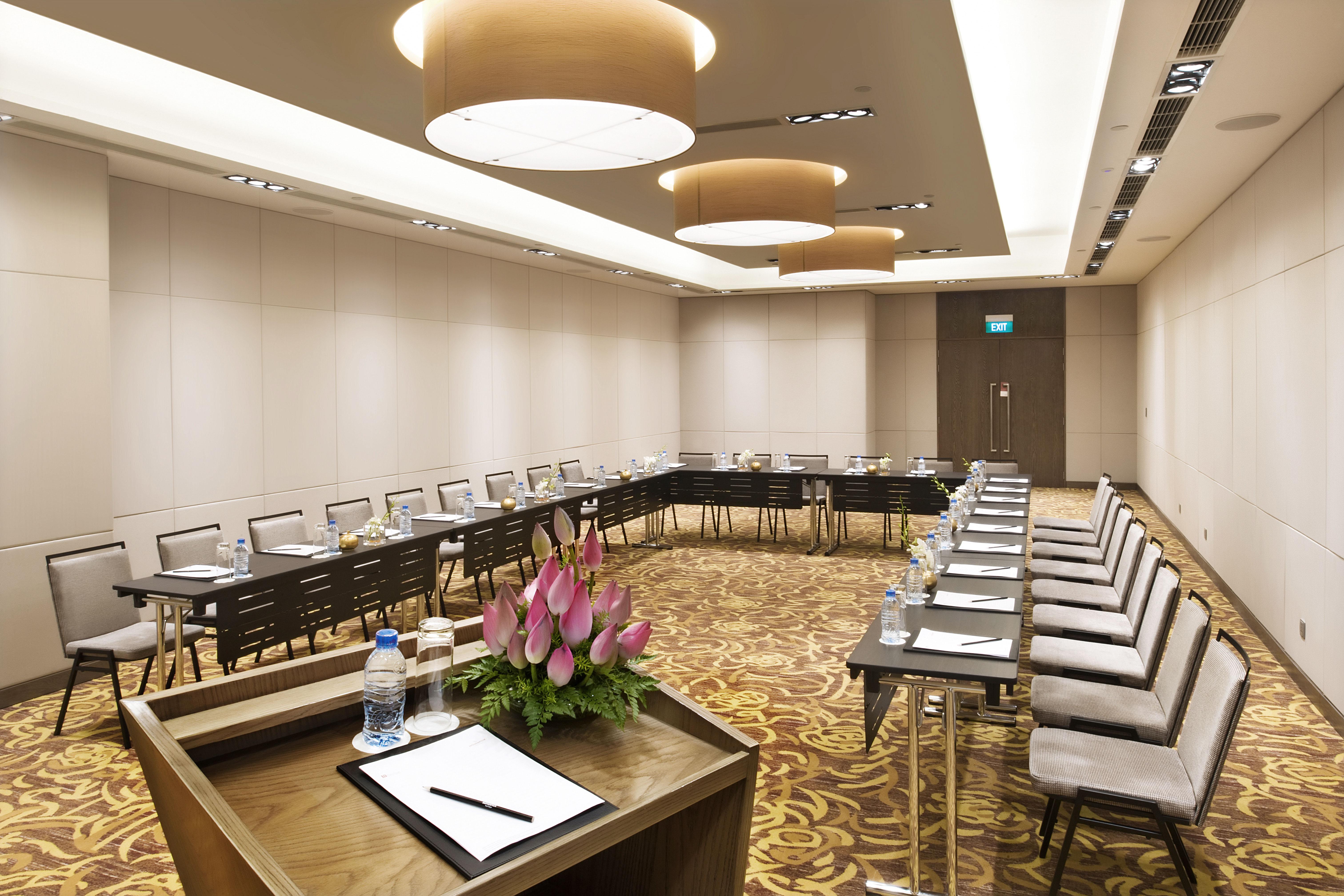 Eastin Grand Hotel Saigon Хошимин Екстериор снимка Meeting room