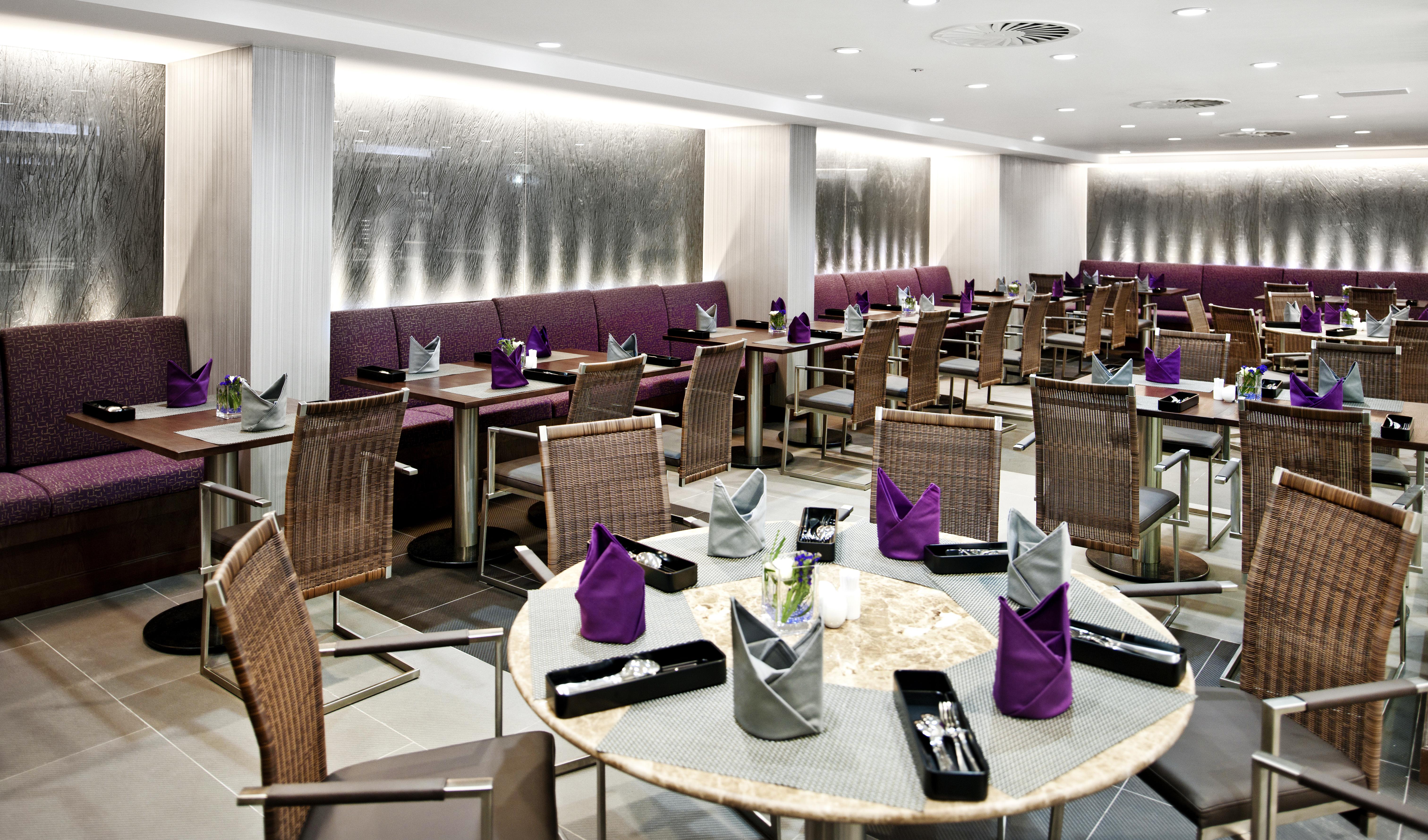 Eastin Grand Hotel Saigon Хошимин Екстериор снимка Restaurant