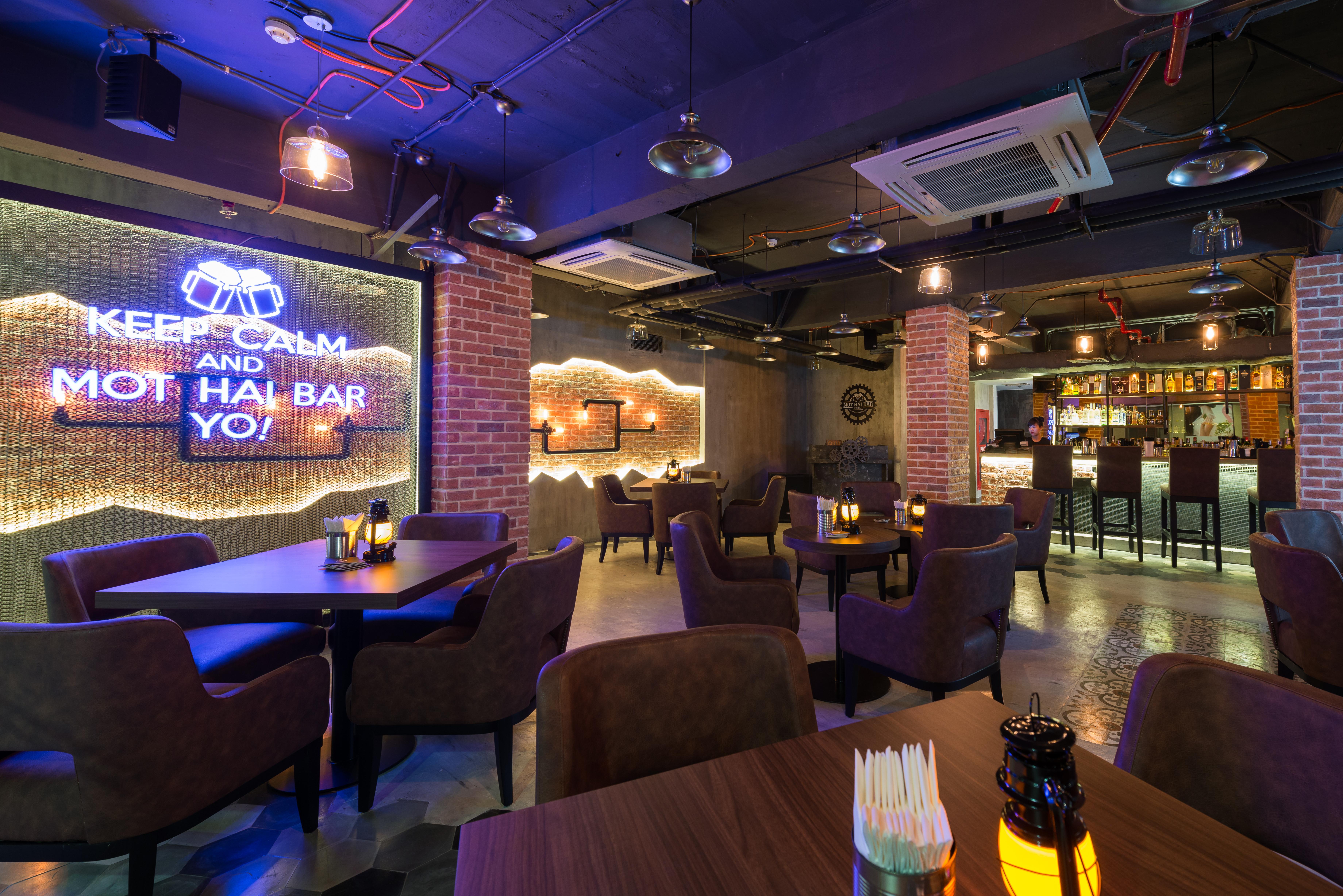 Eastin Grand Hotel Saigon Хошимин Екстериор снимка Interior of Hab Bar
