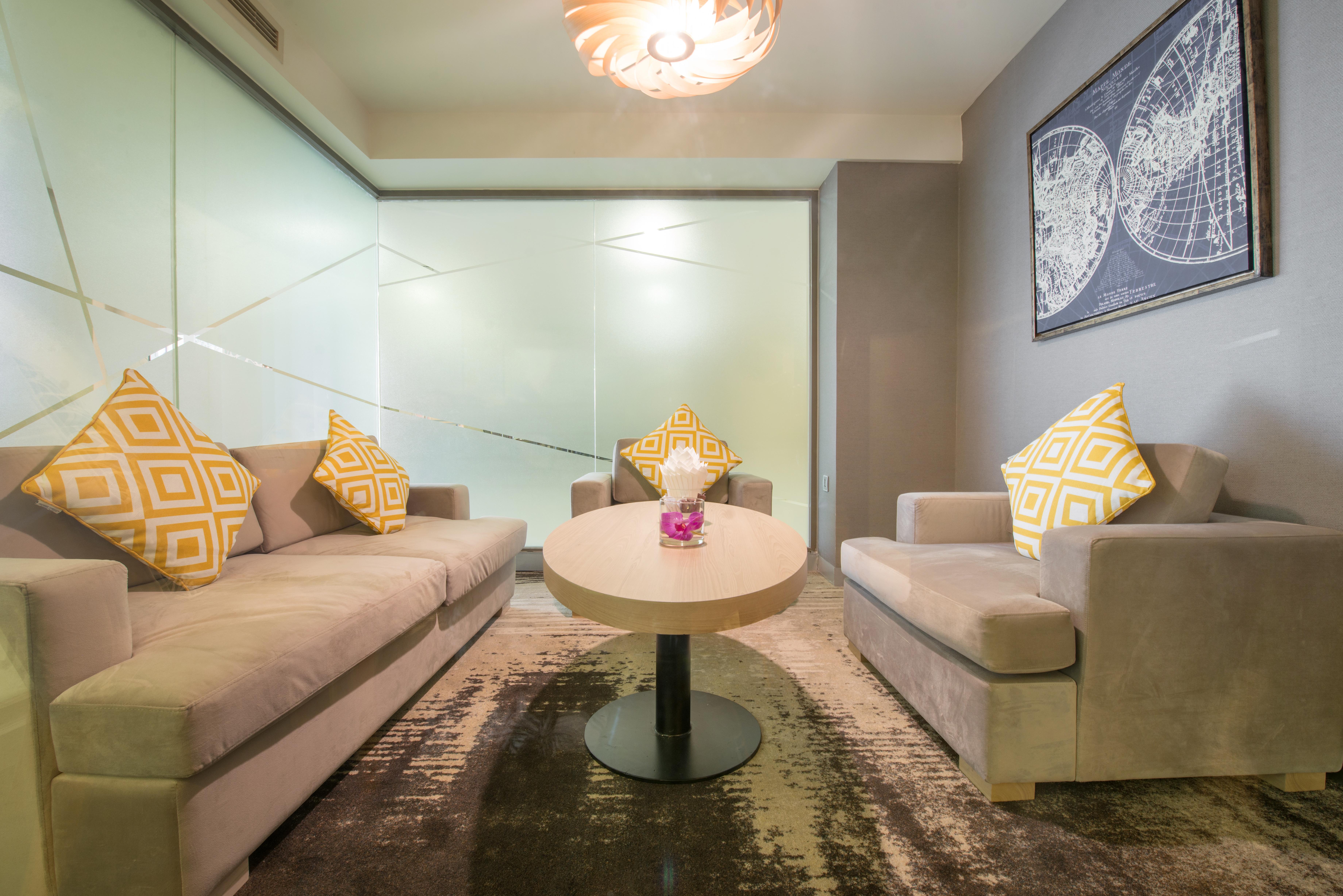 Eastin Grand Hotel Saigon Хошимин Екстериор снимка The private lounge at the airport